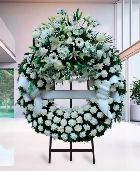 Corona Funeraria de claveles blancos para Tanatorio Municipal de Leganés Ciudad Automóbil